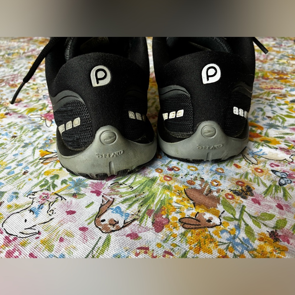 Brooks Black Athletic Shoes with Bright Pink Logo - Picture 2 of 5